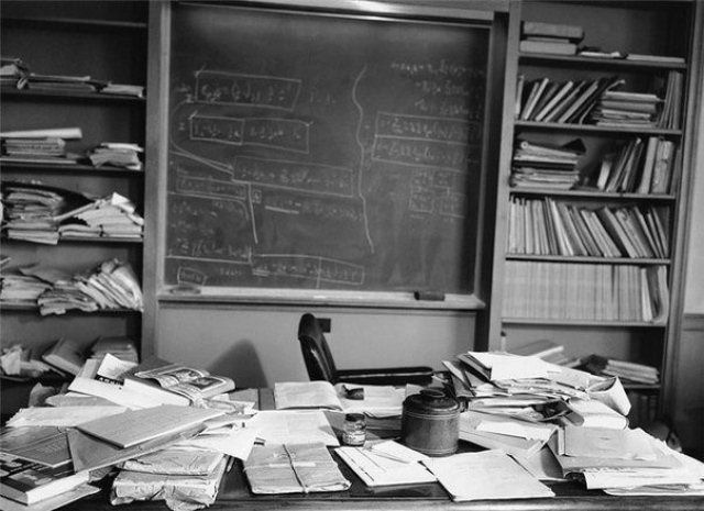 O escritrio de Albert Einstein horas aps sua morte, 1955.