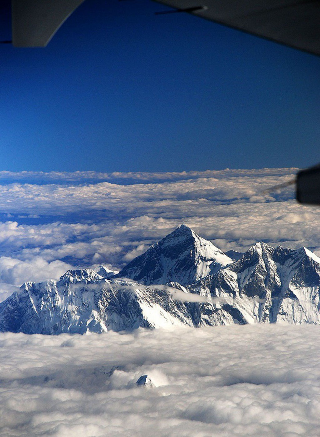 Vista do Monte Everest desde um avião. Por infoglaz.