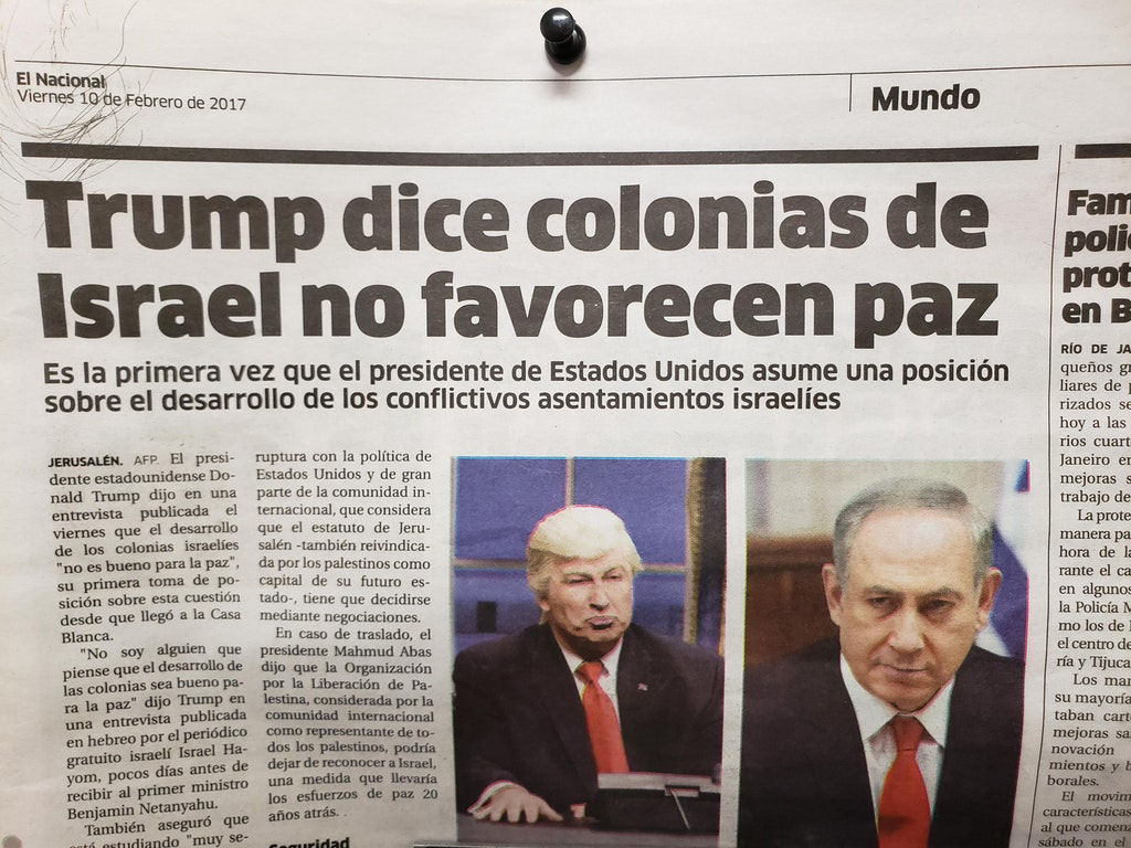 Este jornal da República Dominicana usou uma imagem de Alec Baldwin como Trump.