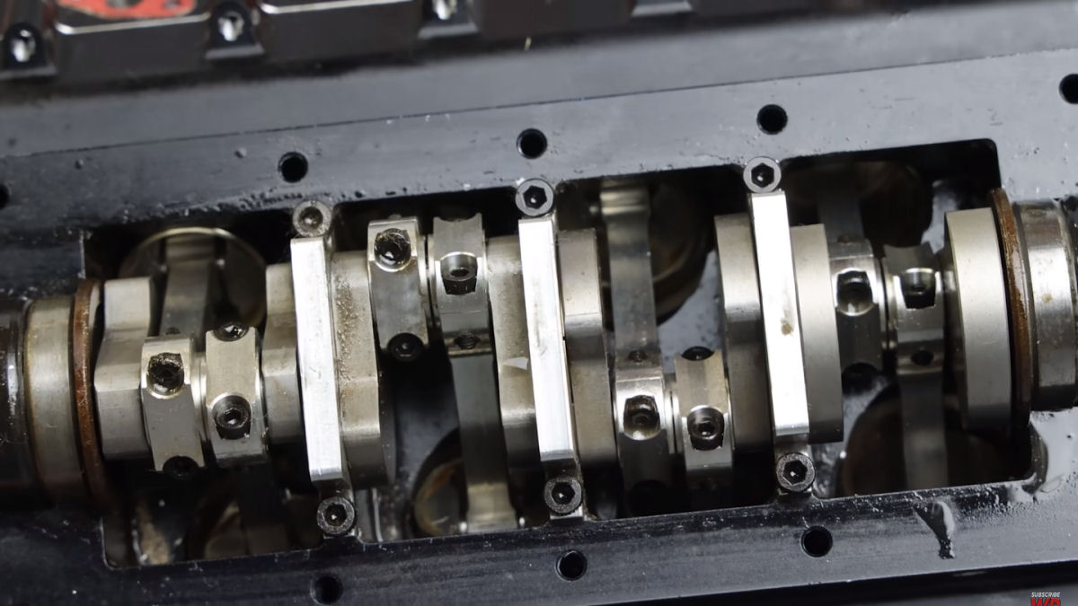 Este motor V8 em miniatura é uma obra de arte completamente funcional