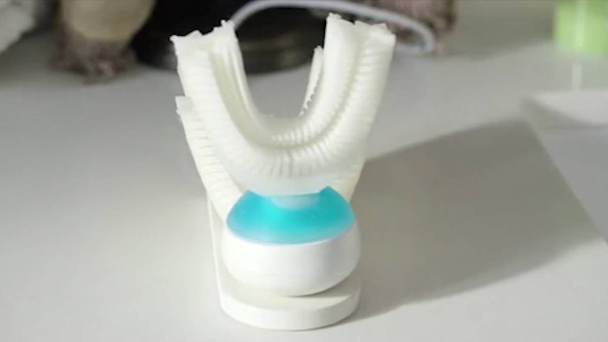 A primeira escova de dentes automtica do mundo no  uma escova