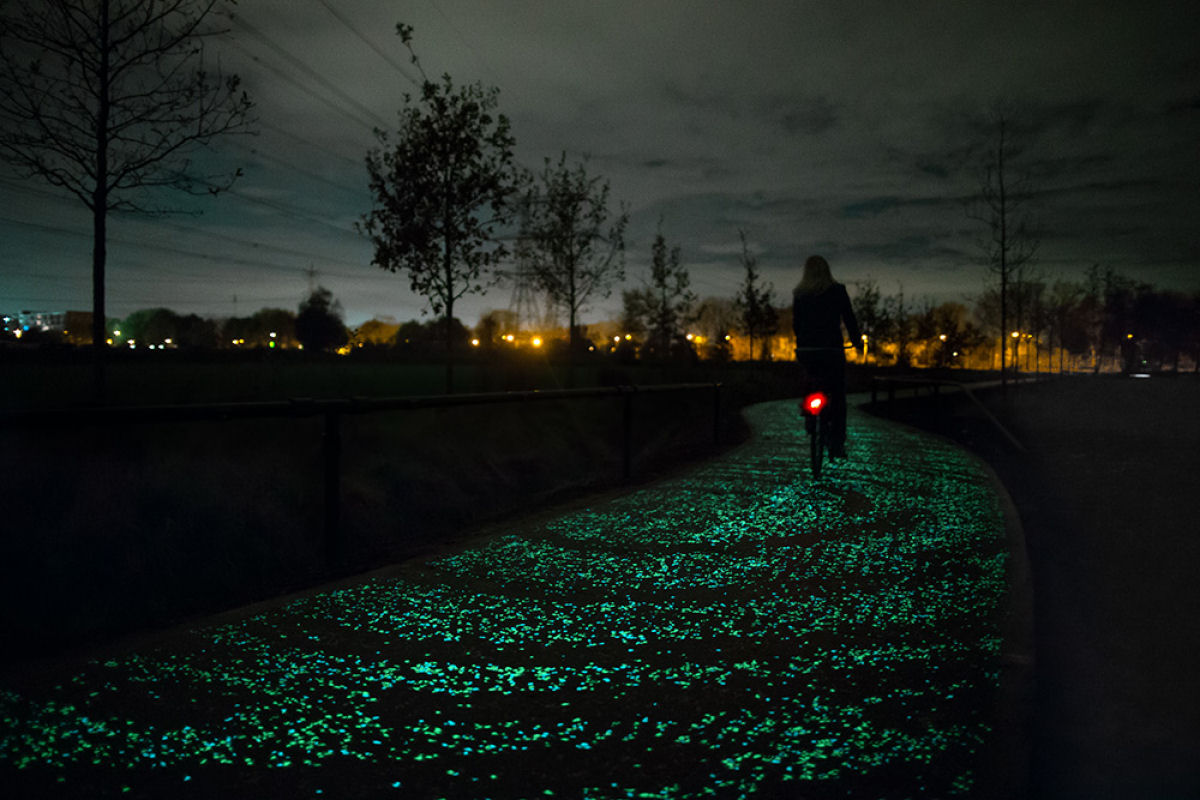 Ciclovia que brilha no escuro, inspirada na obra de Van Gogh,  inaugurada na Holanda 01