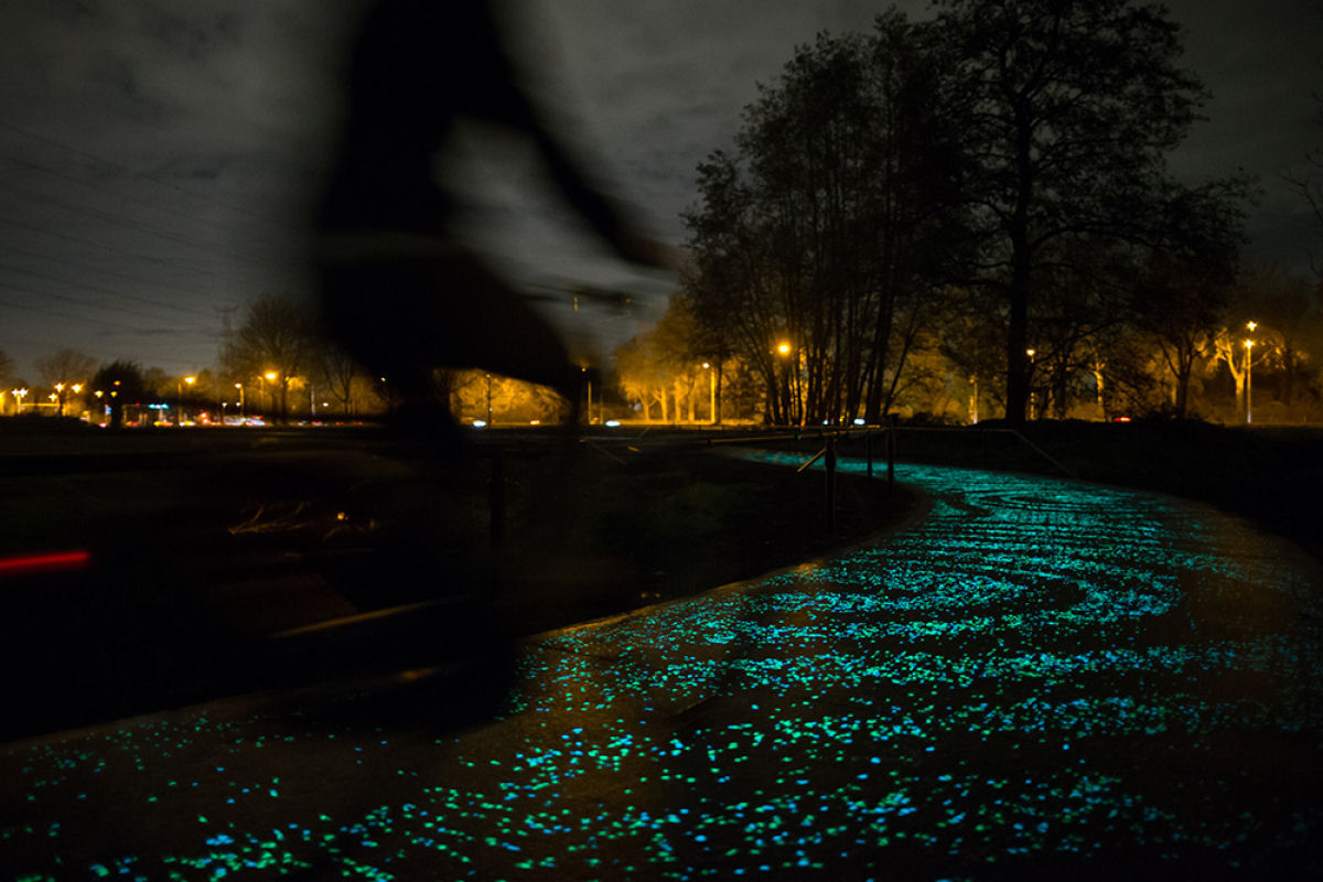 Ciclovia que brilha no escuro, inspirada na obra de Van Gogh,  inaugurada na Holanda 06