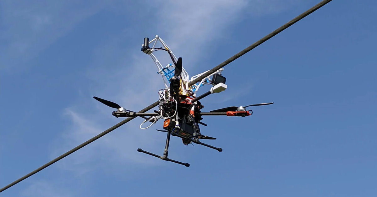 Drones esto usando linhas de energia para recarregar, o que pode dar errado?
