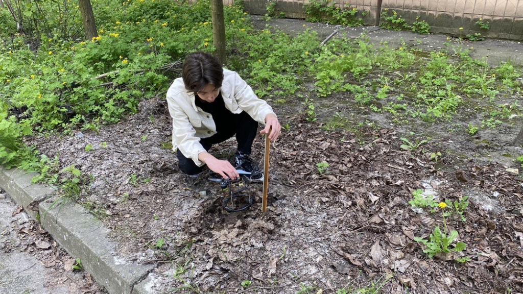 Adolescente ucraniano inventa um drone que pode detectar minas terrestres