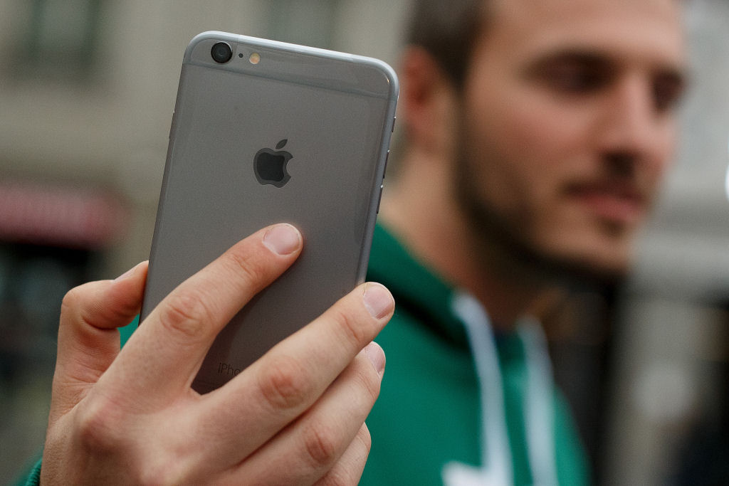 Dois estudantes fraudaram a Apple enviando milhares de iPhones falsos para consertar