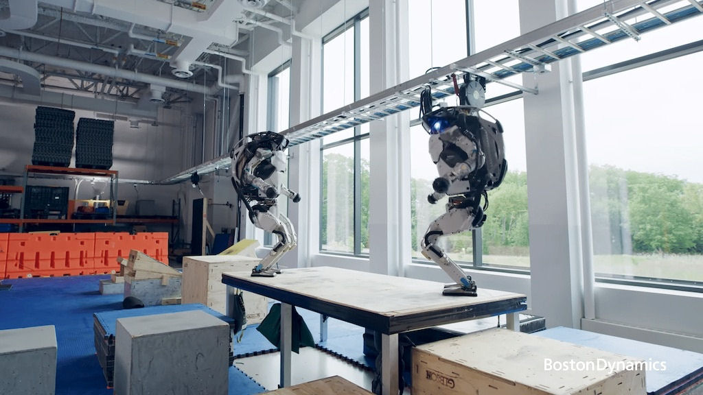 Robôs da Boston Dynamics aprendem a praticar parkour