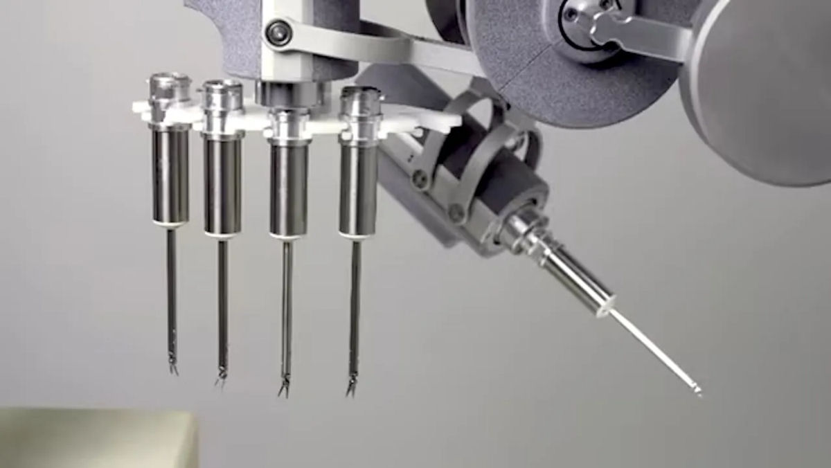 Novo rob de assistncia microcirrgica  to preciso que pode costurar um nico gro de milho