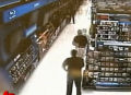 Dia de fúria: homem destrói 29 televisores em supermercado