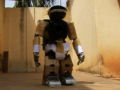 Estudante africano cria um robô com peças de eletrônicos usados
