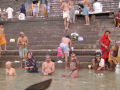 Coletando água no Ganges