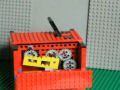 Máquina mais inútil do mundo feita com LEGOs