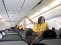 Aeromoças dão instruções de voo ao som de Lady Gaga nas Filipinas