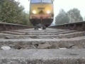 Filmando um trem por baixo