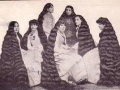 A incrível história das sete irmãs Sutherland e suas fartas melenas (16 fotos)