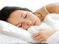 Benefícios de dormir do lado esquerdo