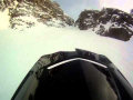Incrível queda com moto de neve na pirambeira de uma montanha