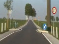 A estrada mais absurda: tem 250 sinais de trânsito em 5 km