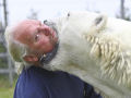 Mark e o urso polar Agee, uma amizade invejável