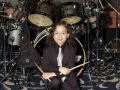 O baterista mais jovem do mundo tem 7 anos