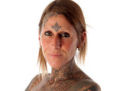 Britânica comemora divórcio tatuando 85% do seu corpo