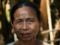 As mulheres de rosto tatuado de Myanmar