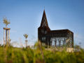 A igreja transparente feita de aço