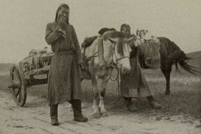 A profunda cor do feudalismo no protetorado russo na Monglia em 1913