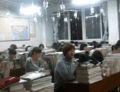 Estudantes chineses tomando soro na preparação para o vestibular