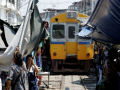 Mercado de Maeklong: uma feira no meio da ferrovia