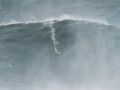 Garrett McNamara desce onda gigante em Nazaré Portugal