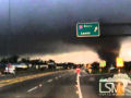 Caçador de tornados grava imagens de um enorme tornado que semeou o terror no Mississipi