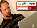 Homem assume sua condição inumana pela incapacidade de reconhecer um código CAPTCHA