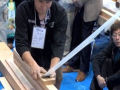 Competição de aplainamento de madeira no Japão