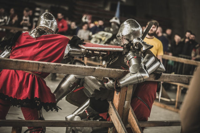 Liga de Cavaleiros poloneses parece uma verso medieval brutal do Clube da Luta