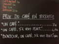 Café francês faz grandes descontos para clientes educados