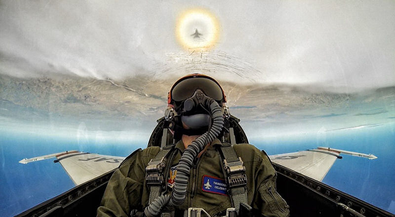 Reação de uma pessoa normal ao voar pela primeira vez em um F-16