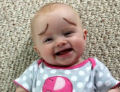 Bebês com sobrancelhas feitas: impossível não rir!