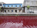 Rio na China fica misteriosamente vermelho da noite para o dia