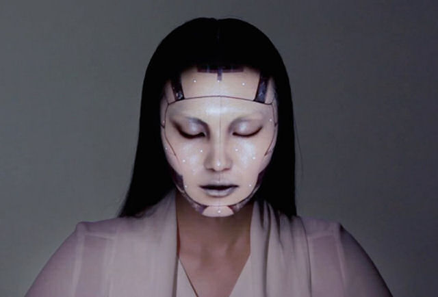 Este estranho video de maquiagem eletrônica em tempo real é o melhor que verá hoje