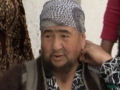 Mulher cazaque diz que sua barba de 20 centímetros é o segredo de sua união longa e feliz