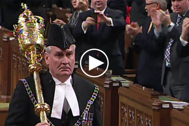 Sargento que matou terrorista é aplaudido de pé no Parlamento canadense
