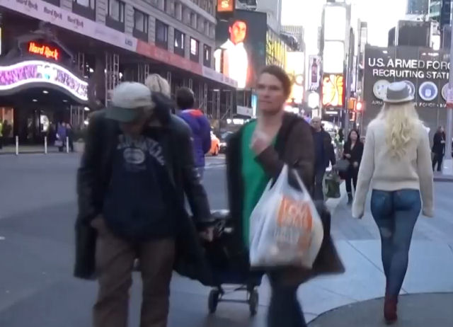 Esta mulher caminhou por Nova Iorque sem calças e ninguém notou
