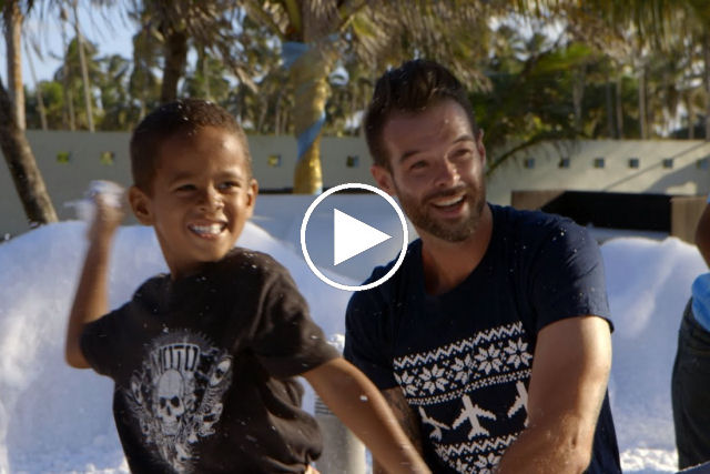 WestJet proporciona um milagre de Natal para necessitados na República Dominicana