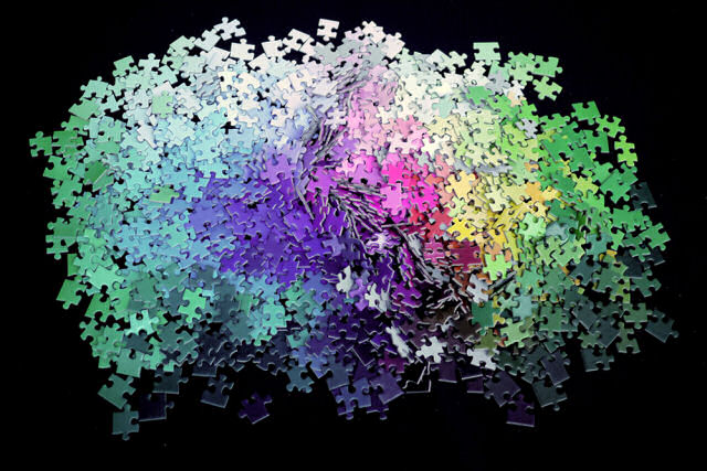 Um quebra-cabeça de 1.000 peças com a escala de cores CMYK 