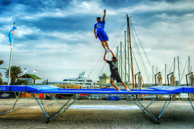 Melhores truques de trampolim do mundo vão surpreender você