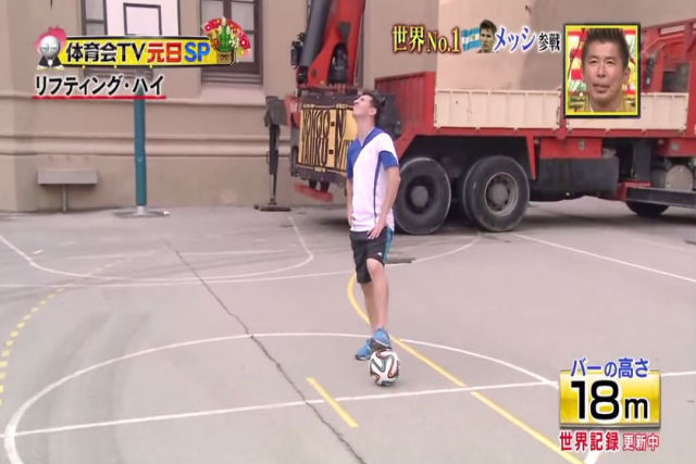 Messi mostra seu incrível controle de bola na televisão japonesa