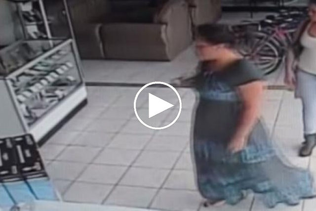 Mulher rouba em 13 segundos uma TV de plasma e esconde debaixo do vestido