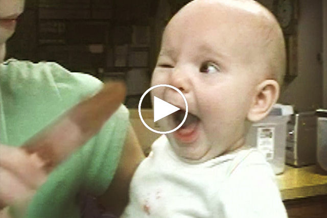 Divertido e entranhável vídeo de bebês tomando sorvete pela primeira vez