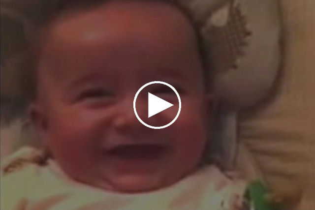 Este bebê tem o riso mais raro que você vai escutar em muito tempo